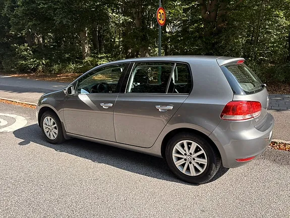 Volkswagen Golf 2010 photo 2