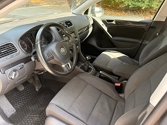 Volkswagen Golf 2010 photo 3