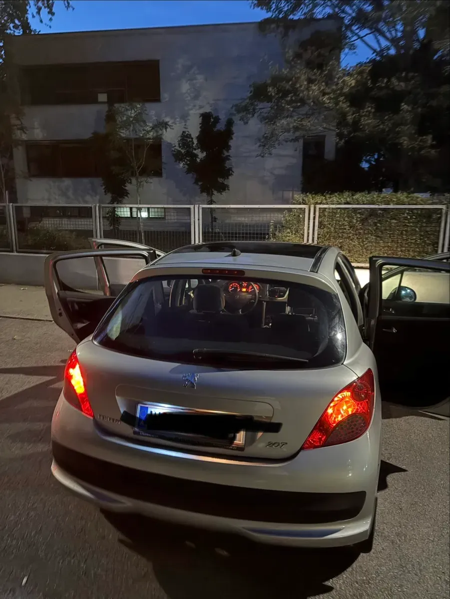Peugeot 207 2007 photo 3