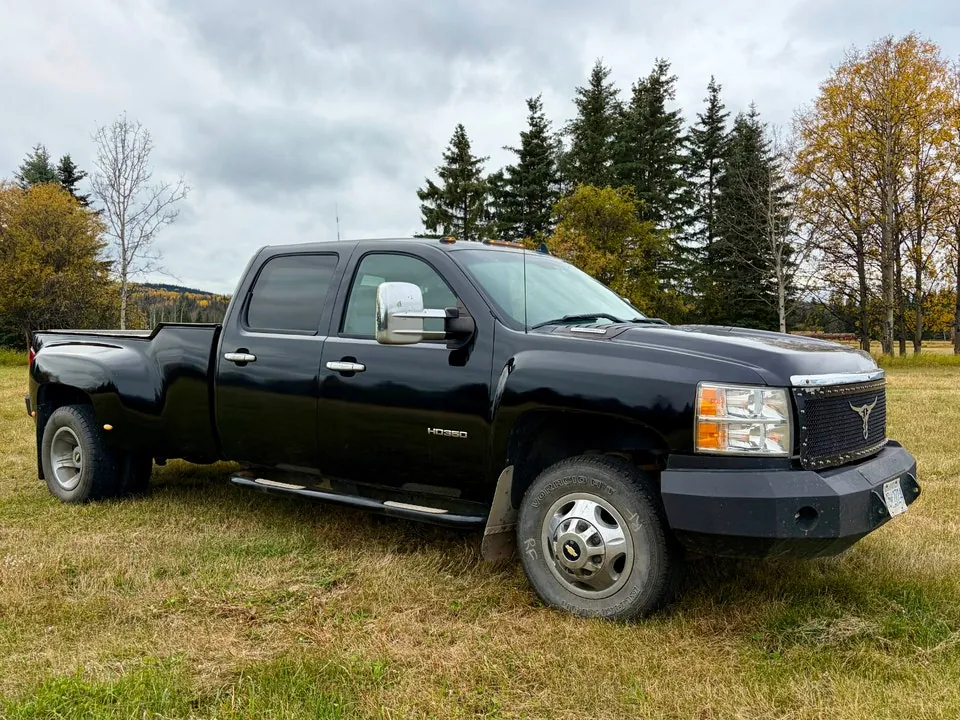 Chevrolet Silverado 3500Hd 2011 photo 2