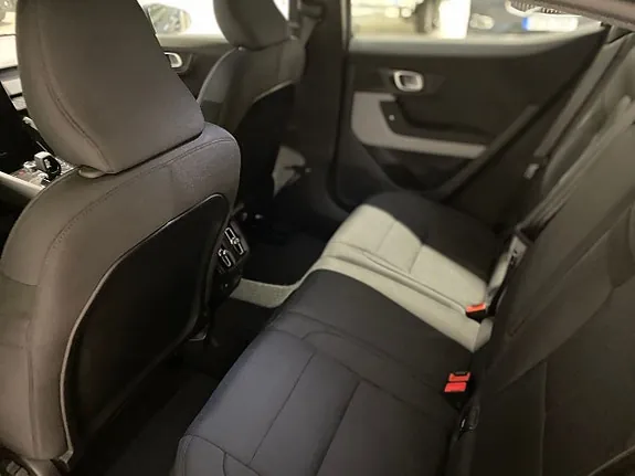 Polestar 2 2023 photo 2