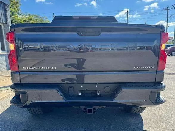 Chevrolet Silverado 1500 2023 photo 2