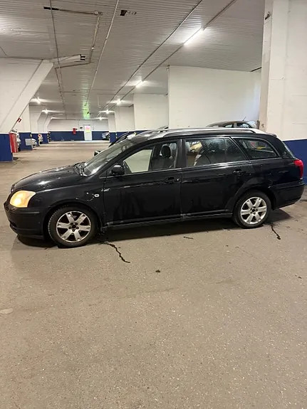 Toyota Avensis 2004 photo 5
