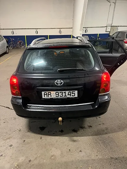 Toyota Avensis 2004 photo 2