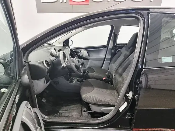 Toyota Aygo 2011 photo 5