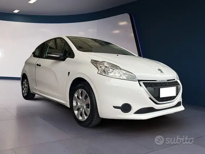Peugeot 208 2012 photo 3