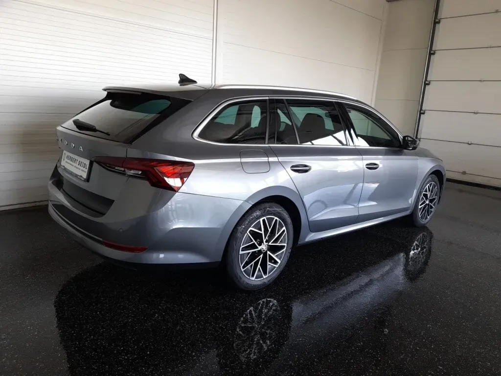 Skoda Octavia 2023 photo 2