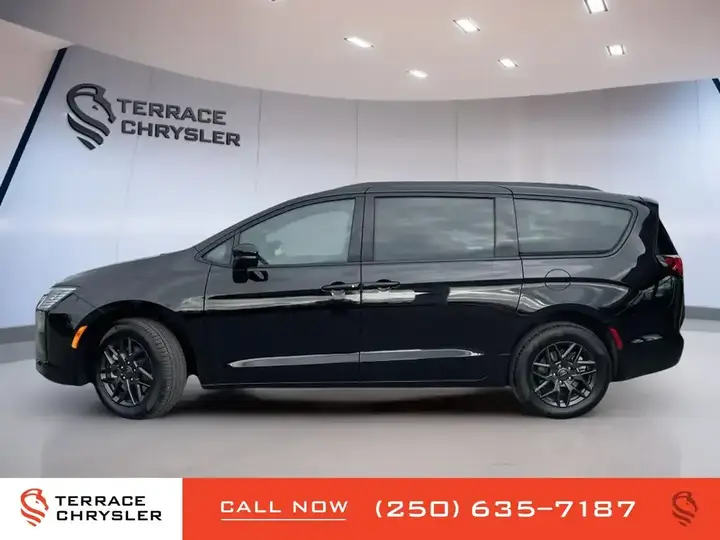 Chrysler Pacifica 2027 photo 2