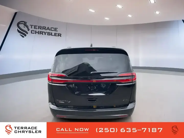 Chrysler Pacifica 2027 photo 4