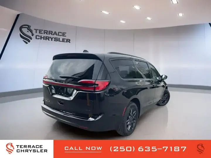 Chrysler Pacifica 2027 photo 5