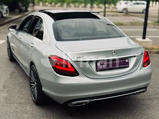 Mercedes-Benz C200 2019 photo 2