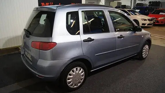 Mazda 2 2003 photo 2