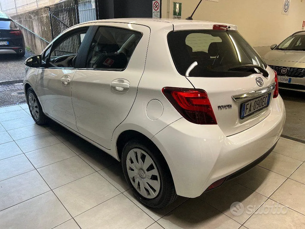 Toyota Yaris 2015 photo 4