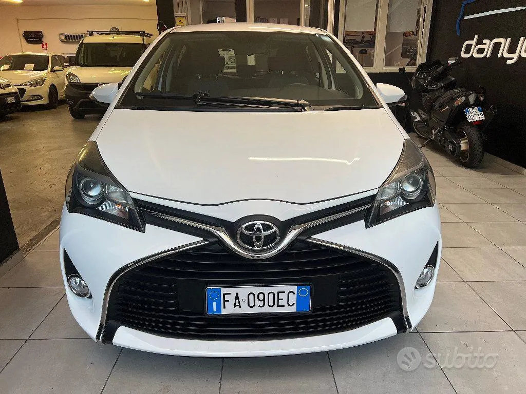 Toyota Yaris 2015 photo 3