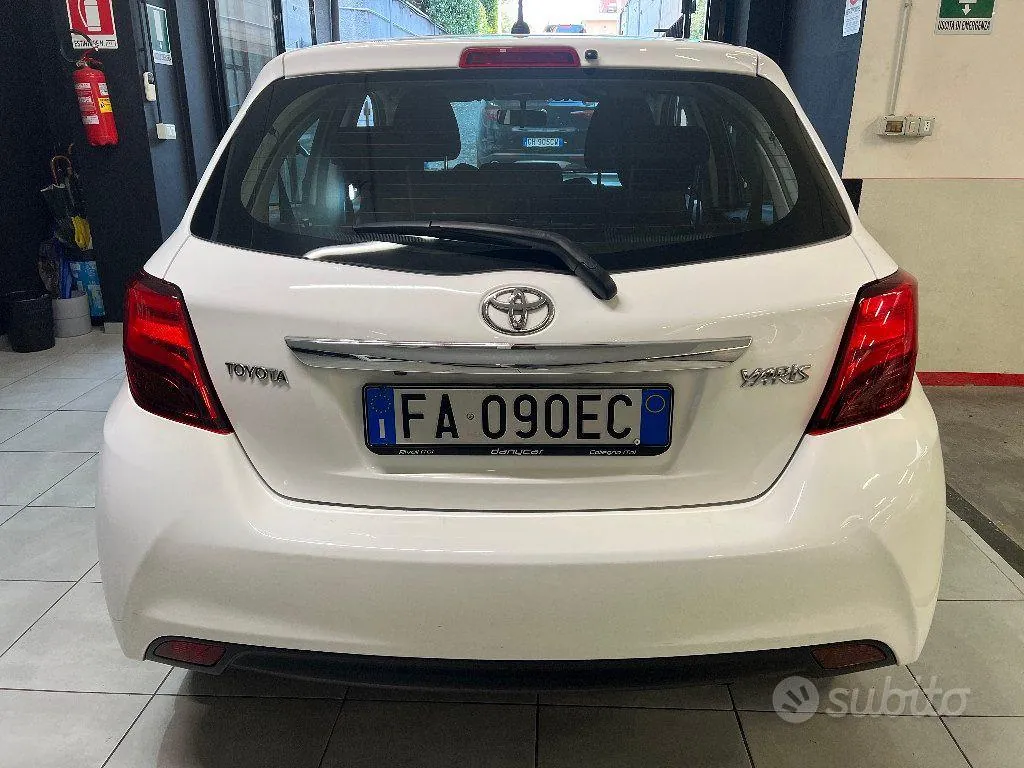 Toyota Yaris 2015 photo 5