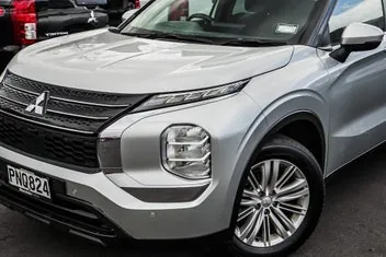 Mitsubishi Outlander 2022 photo 3