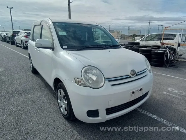 Toyota Sienta