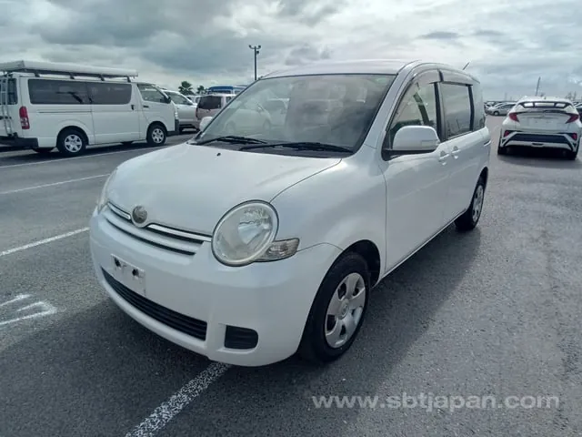 Toyota Sienta 2009 photo 2