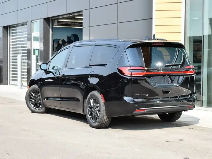 Chrysler Pacifica 2027 photo 4