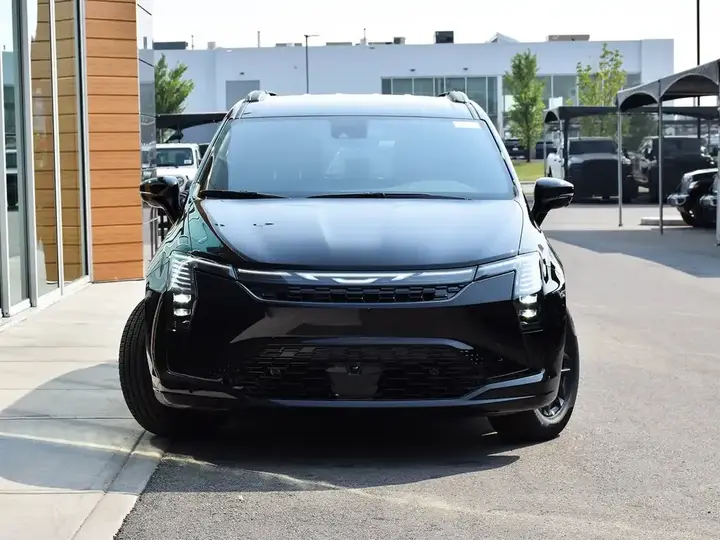 Chrysler Pacifica 2027 photo 2