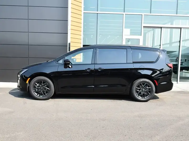 Chrysler Pacifica 2027 photo 3