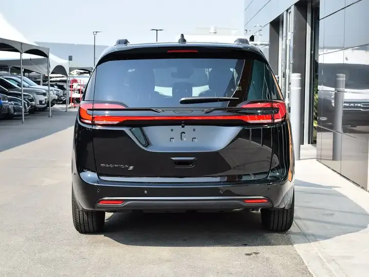 Chrysler Pacifica 2027 photo 5