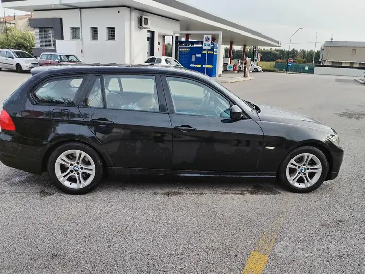 BMW 3 Series 2010 photo 4