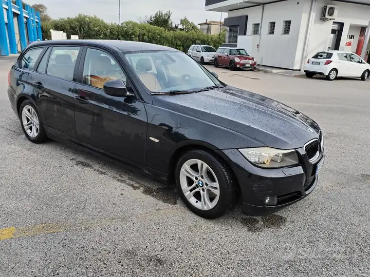 BMW 3 Series 2010 photo 3