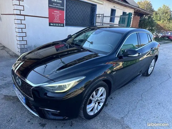 Infiniti Q30