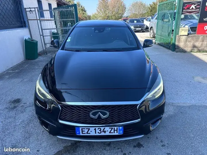 Infiniti Q30 2018 photo 2