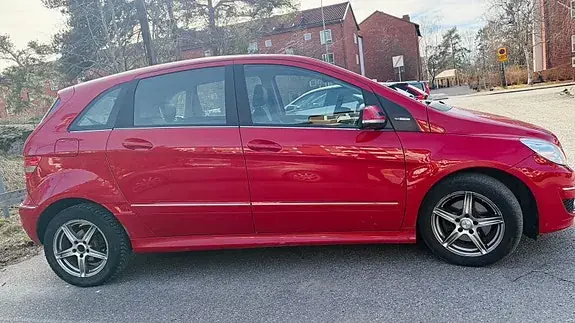 Mercedes-Benz B 180 2010 photo 3