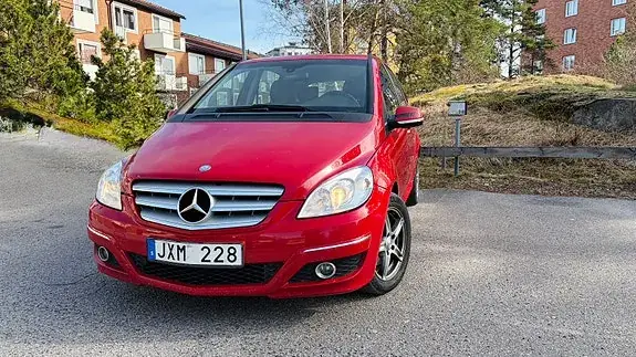 Mercedes-Benz B 180