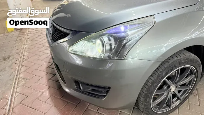 Nissan Tiida 2013 photo 2