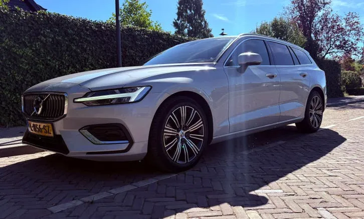 Volvo V60 2021 photo 2