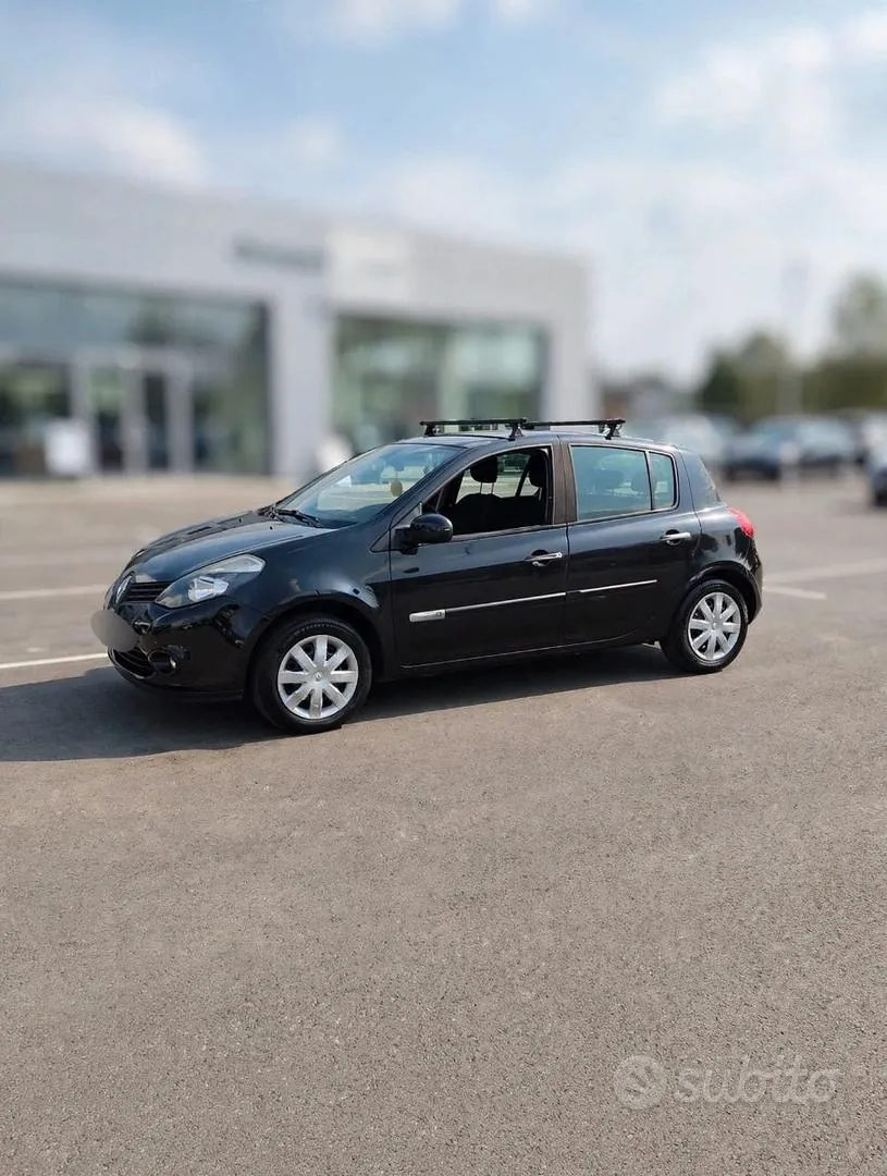 Renault Clio 2011 photo 2