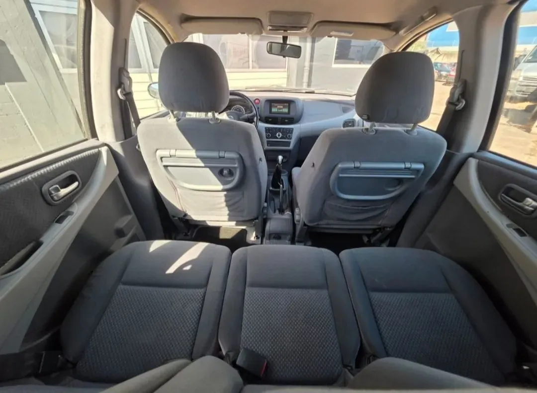 Nissan Almera 2004 photo 3