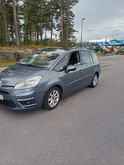 Citroen Grand C4 Picasso 2011 photo 2