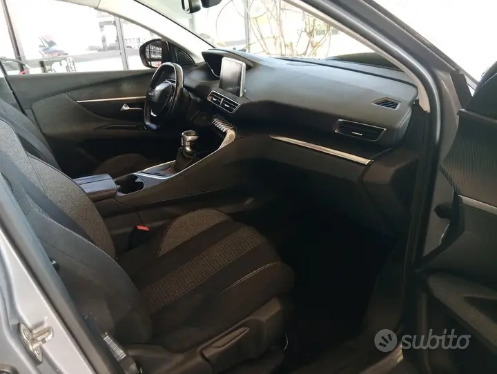 Peugeot 3008 2019 photo 3