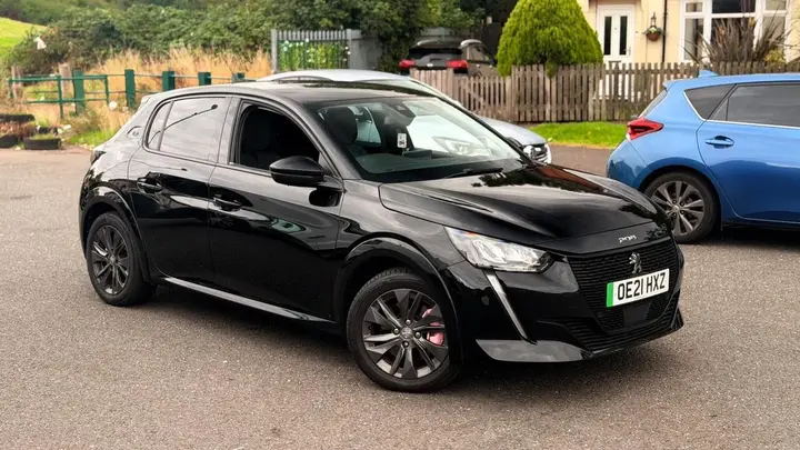 Peugeot E-208