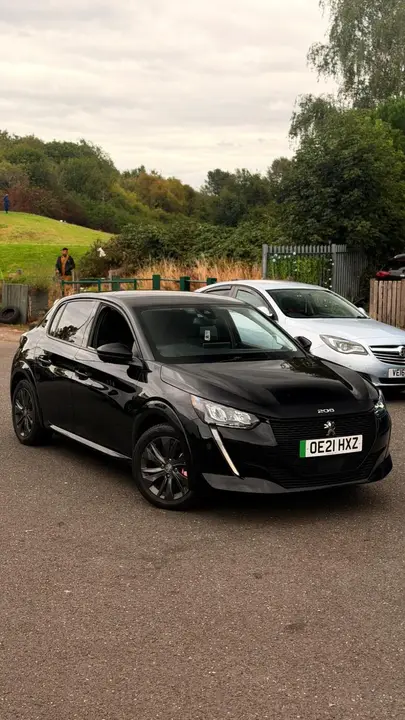 Peugeot E-208 2021 photo 2