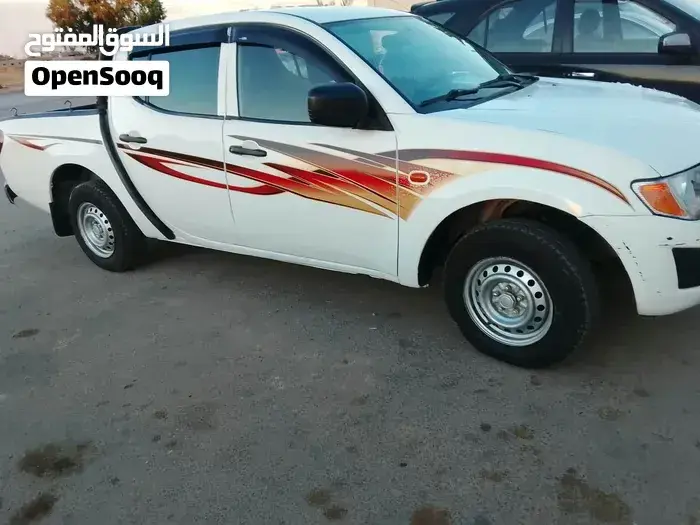 Mitsubishi L200 2010 photo 2