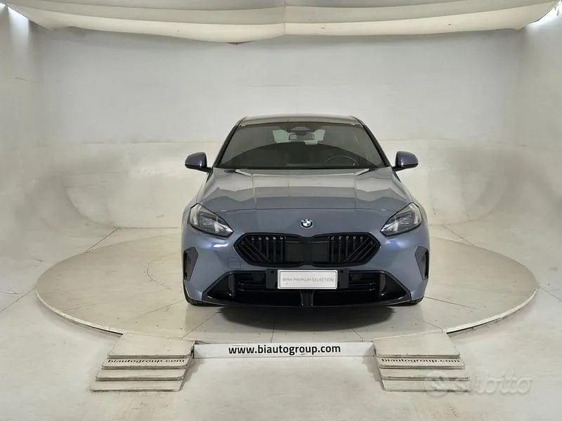 BMW 1 Series 2025 photo 3