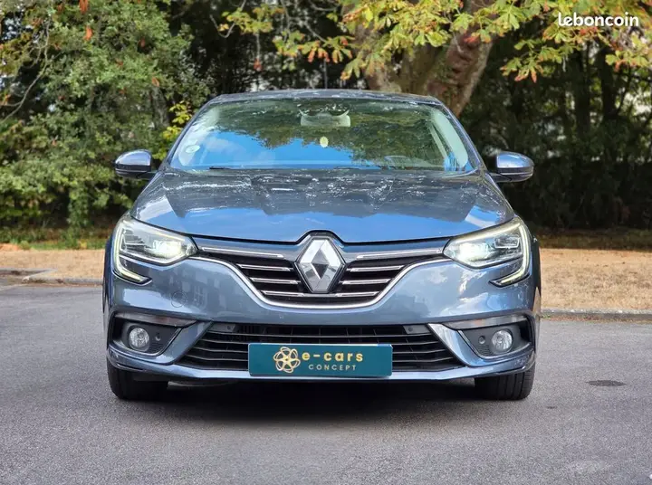 Renault Megane 2018 photo 2