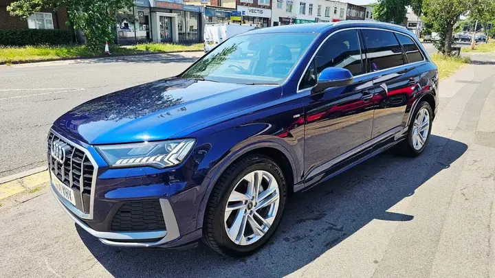Audi Q7 2022 photo 2