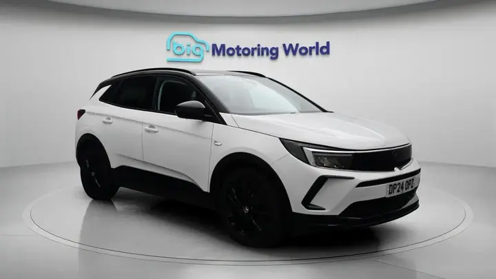 Vauxhall Grandland 2024 photo 2