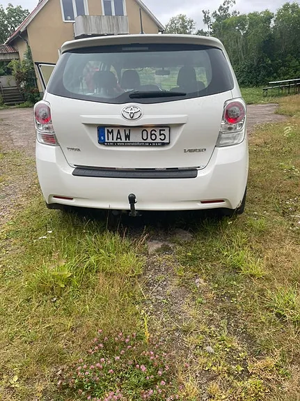 Toyota Verso 2011 photo 2