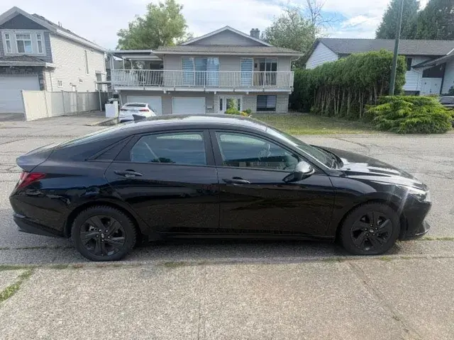 Hyundai Elantra 2022 photo 3