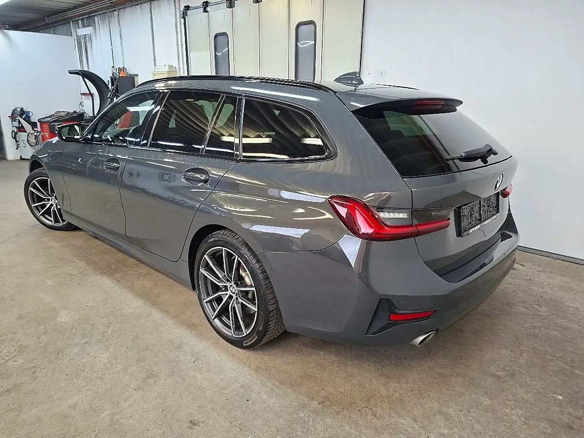 BMW 3 Series 2022 photo 3