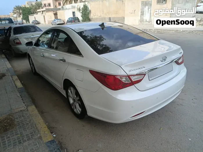 Hyundai Sonata 2011 photo 2