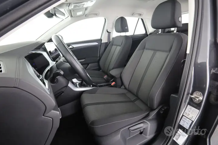 Volkswagen T-Roc 2023 photo 2